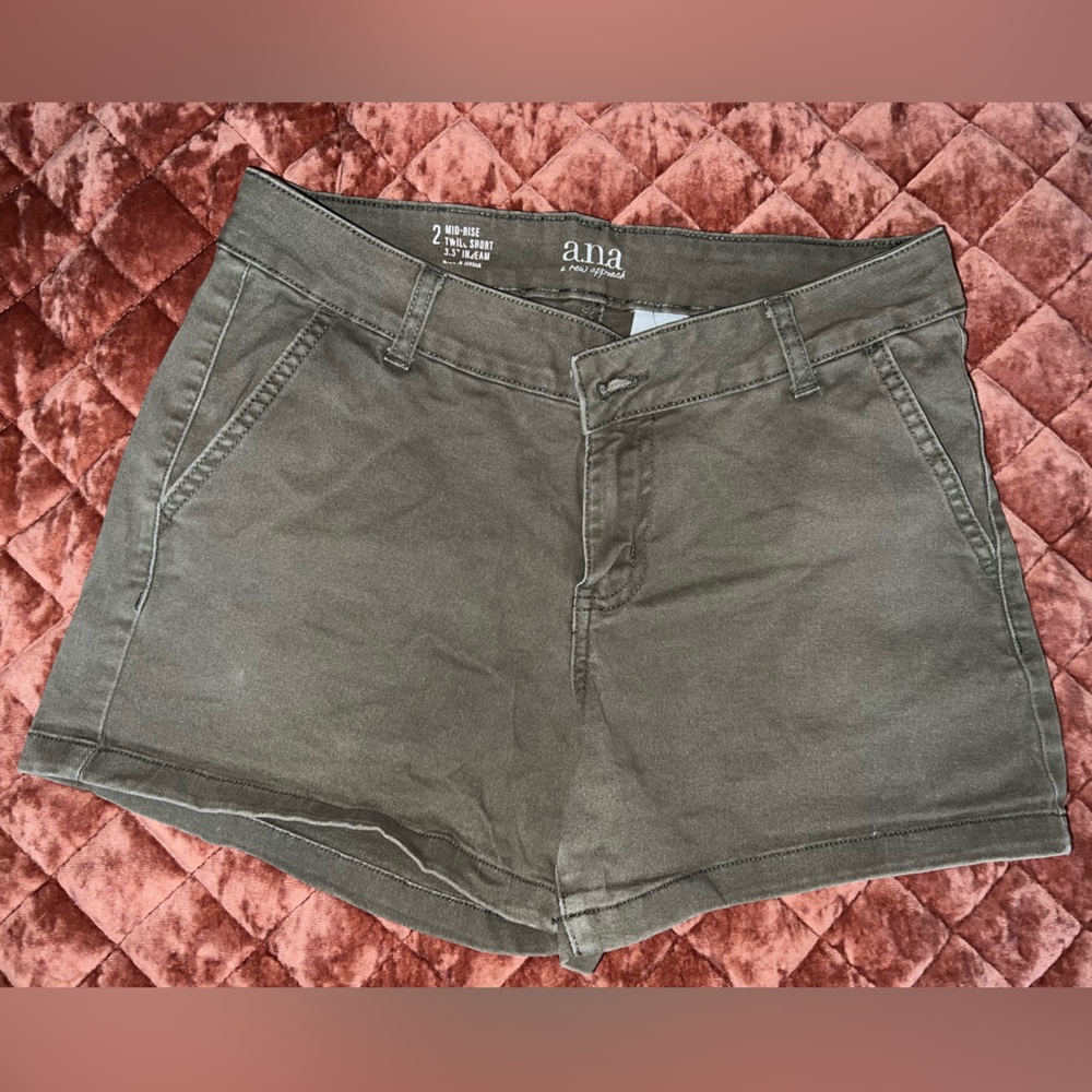 Army green a.n.a. shorts with a 3.5 inch in-seam! Size 2